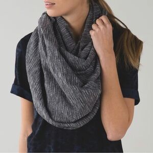 Lululemon Vinyasa Scarf Rulu Coco Pique Black White